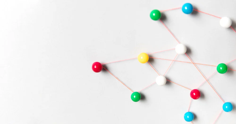 Image avec des points reliés par des fils